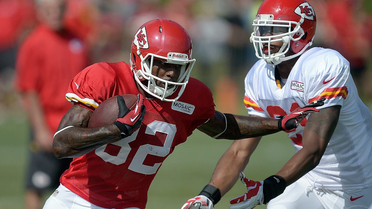 NFL suspends Bowe for Chiefs' season opener
